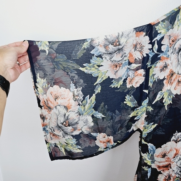 Band Of Gypsies Navy Blue Floral Sheer Kimono XS/S - Picture 7 of 11